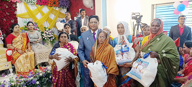 Large gathering join in celebrating the Birthday 2022 of Bro Andrew Richard with grandnuer at Prayer Centre, Budigere in Bangalore on July 17th along with large devotees and members of Grace Ministry.